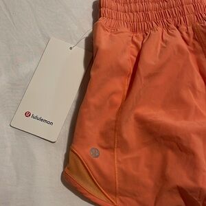 Lululemon Hotty Hot High Rise 4” Lined shorts